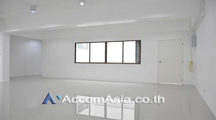  1  Office Space For Rent in Sukhumvit ,Bangkok BTS Phra khanong at Park Avenue AA14001